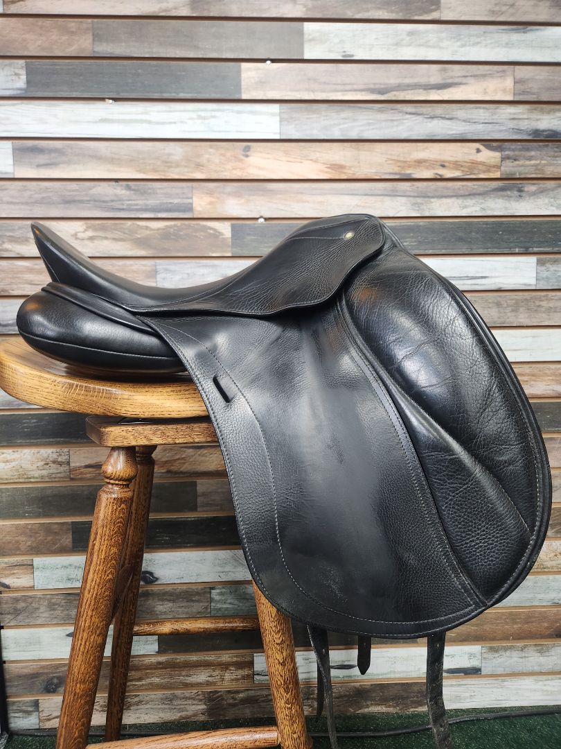 USED Schleese Dressage Saddle 17.5 Black