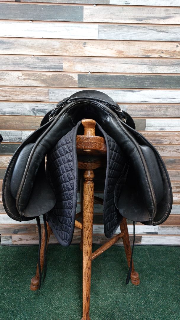 USED County Competitor Dressage Saddle 17.5” Black