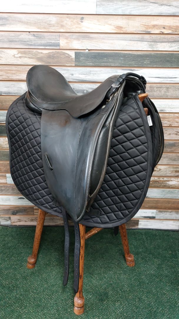 USED County Competitor Dressage Saddle 17.5” Black