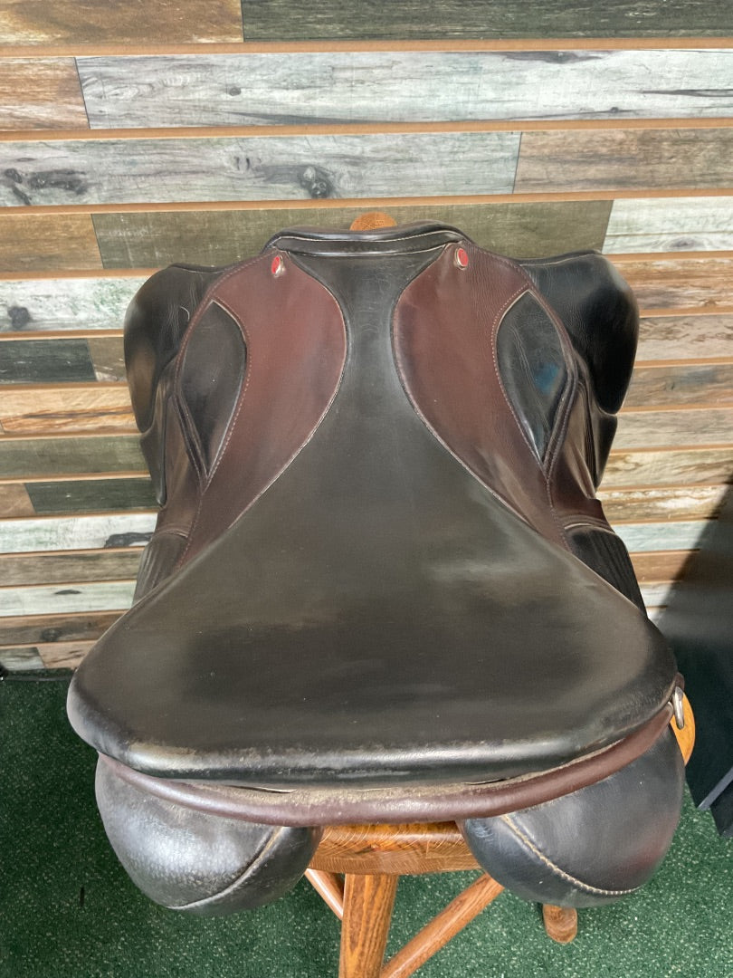 USED Courbette CC Saddle 17” Black/Brown