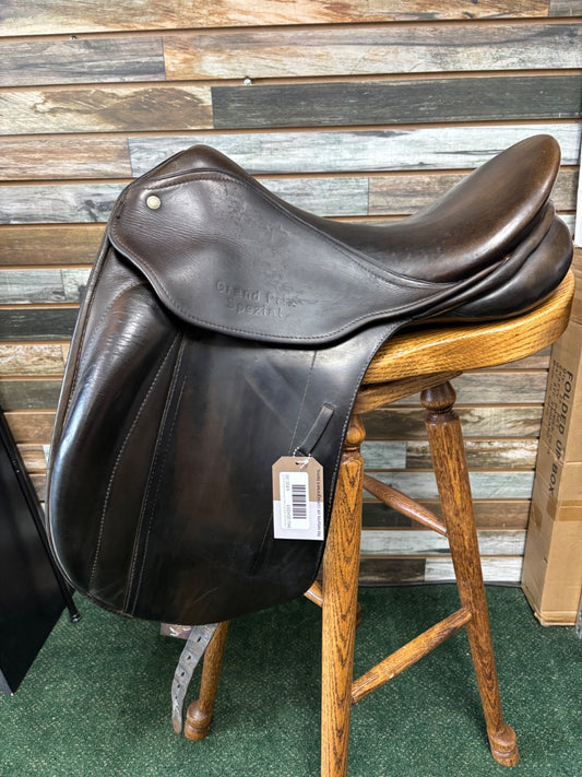 USED Max Benz Grand Prix Spezial English Dressage Saddle 17" Black
